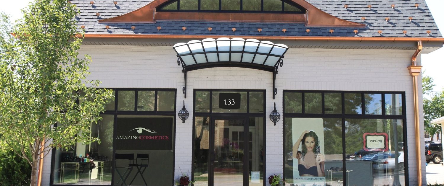 AmazingCosmetics Exterior view of AmazingCosmetics, design features include eyebrow window and glass canopy to match the glamorous image of the brand.