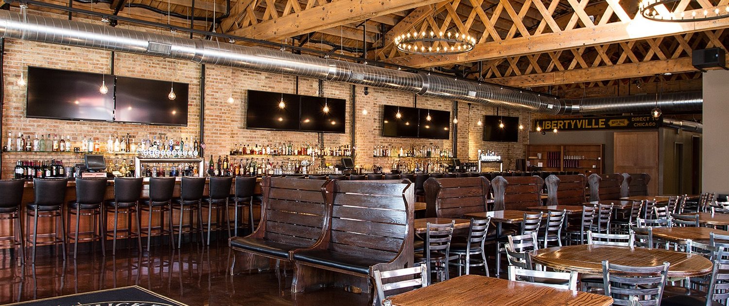 Mickey Finn's Brewery view of the main dining room and bar from the front entrance.