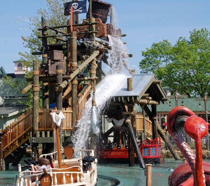 Six Flags Great America - Buccaneer Battle water bucket dump.