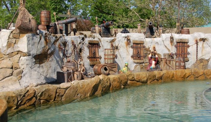 Six Flags Great America - Buccaneer Battle banks of the pool, close up of theming elements.